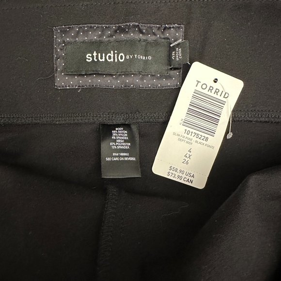Torrid Ponte Pull-On Pixie Pant - NWOT - size 4 - Picture 2 of 5